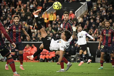 "هدف بوشكاش" من نجم فالنسيا أمام ليفانتي في الدوري الإسباني (فيديو)